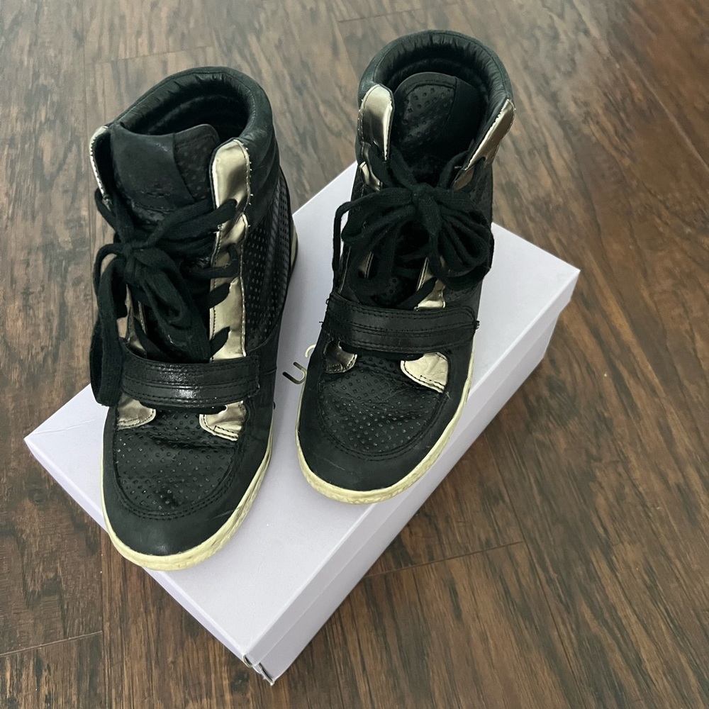 Vince camuto platform sneakers